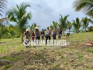 Polsek Jajaran Polres Touna Turun Langsung ke Lahan Jagung Milik Warga