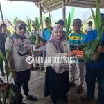 Pemkab Tojo Una-Una Salurkan Bantuan Bibit Kelapa Dalam kepada Kelompok Tani di Kecamatan Una-Una