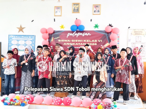 Mengharukan..!SDN Toboli Lepas 21 Siswa Kelas VI Tahun Ajaran 2025/2026