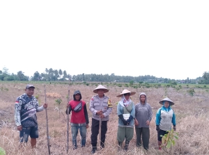 Polsek Sausu Dampingi Penanaman Jagung 1 Hektare di Malakosa, Dukung Ketahanan Pangan Nasional