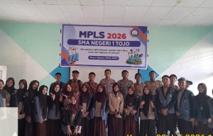 Kapolsek Tojo Edukasi Bahaya NAPZA kepada 129 Siswa Baru SMAN 1 Tojo saat MPLS