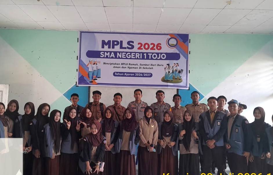 Kapolsek Tojo Edukasi Bahaya NAPZA kepada 129 Siswa Baru SMAN 1 Tojo saat MPLS