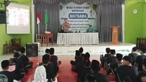 Kapolsek Sausu Turun Ke Sekolah Bekali Siswa Baru soal Kesehatan Mental, Bahaya Narkoba, dan Anti-Bullying