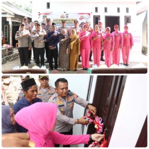 Kapolres Parimo Serahkan Rumah Hasil Bedah Rumah kepada Warga Desa Pangi