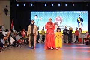 Fashion Show Batik Saga Parimo Tampil Memukau, HAKI Segera Diserahkan 17 Agustus