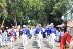 Di Parimo Ada Gelar Lomba Gerak Jalan SD dan SMP Meriahkan HUT RI ke-81