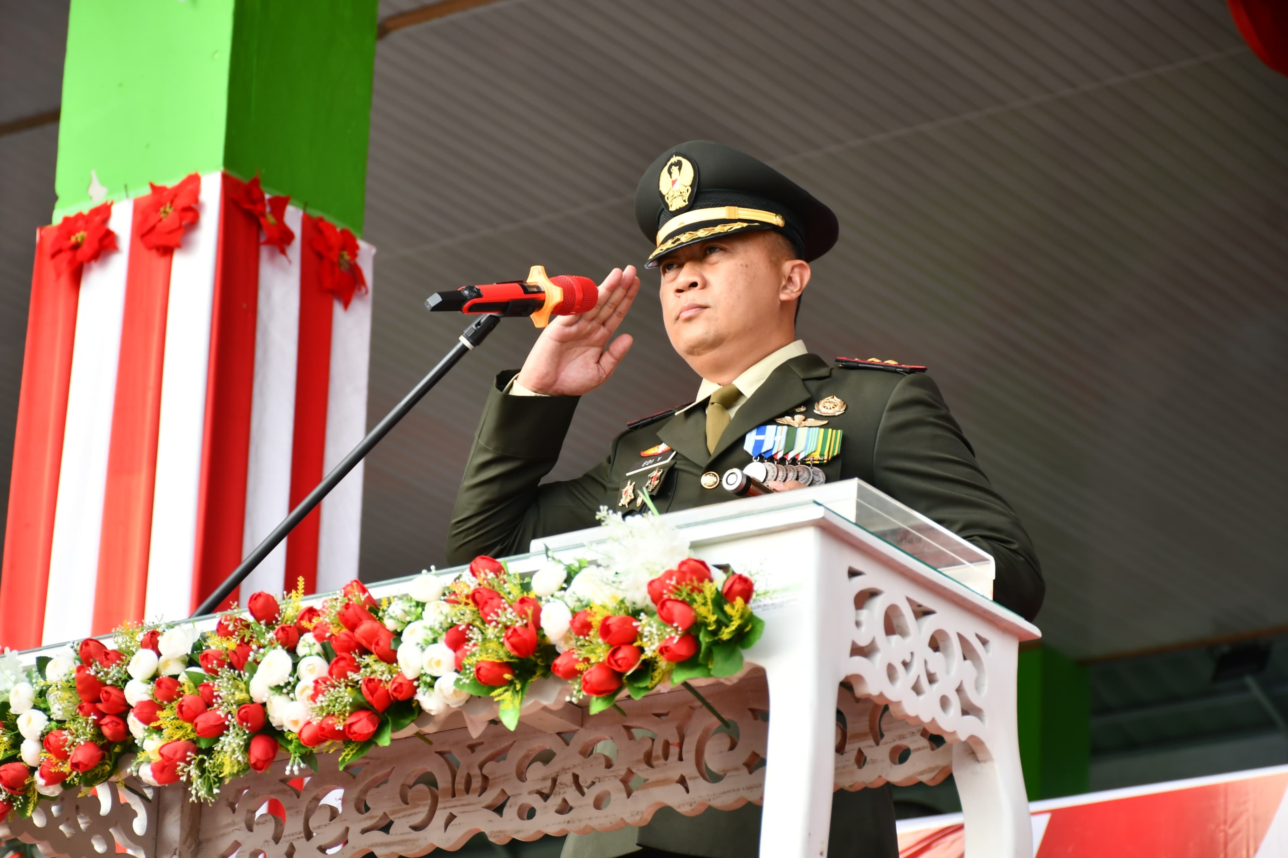 Dandim 1307/Poso Pimpin Penurunan Bendera di Tojo Una-Una