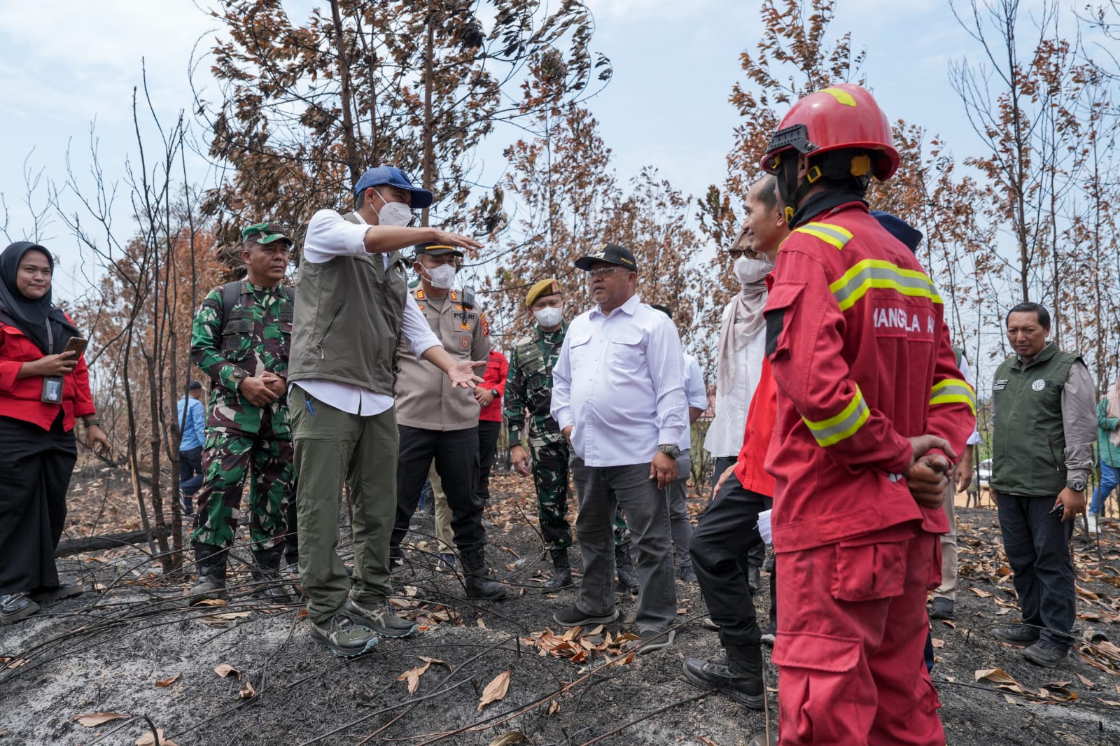 Menhut Raja Antoni Ingatkan Penerima Perhutanan Sosial Jaga Kawasan dari Karhutla