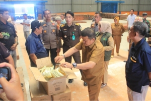 Sidak Gudang Bulog, Wabup Abdul Sahid Pastikan Kualitas Bantuan Pangan dan Tegaskan Tepat Sasaran