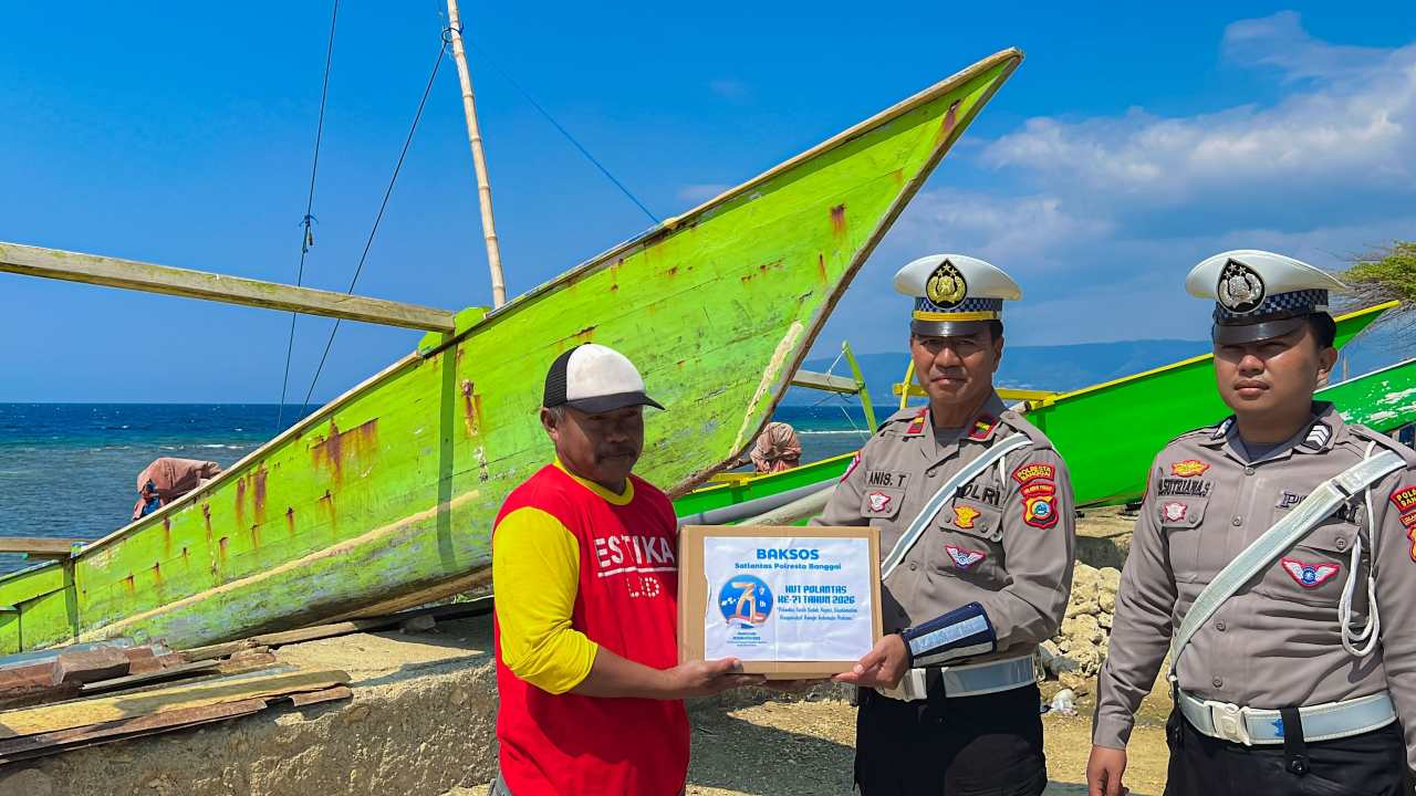 Sambut Harlantas ke-71, Satlantas Polresta Banggai Bagi Sembako