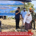 Perkuat Perlindungan Lingkungan, Wabup Surya Letakkan Patok Sempadan Danau Banano